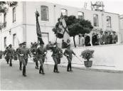 Fotografia de Américo Tomás no juramento da bandeira durante a cerimónia de encerramento do ano letivo na Academia Militar