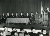 Fotografia de Américo Tomás no Instituto Superior Naval de Guerra, presidindo à sessão solene de abertura do novo ano letivo