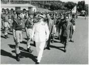 Fotografia de Américo Tomás, Francisco de Paula Leite Pinto e Baltasar Rebelo de Sousa, por ocasião da sua visita ao acampamento da Mocidade Portuguesa.