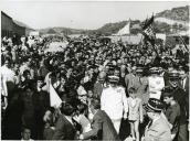 Fotografia de Américo Tomás, acompanhado por Alfredo Rodrigues dos Santos Júnior, por ocasião da visita oficial efetuada ao Algarve, de 10 a 14 de julho de 1965