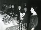 Fotografia de Américo Tomás no Instituto de Odivelas, presidindo à sessão solene de abertura do novo ano letivo