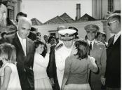 Fotografia de Américo Tomás, acompanhado por Alfredo Rodrigues dos Santos Júnior, por ocasião da visita oficial efetuada ao Algarve, de 10 a 14 de julho de 1965