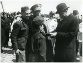 Fotografia de Óscar Carmona, em Almada, por ocasião da cerimónia da inauguração do Arsenal do Alfeite