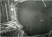 Fotografia aérea do Porto de Leixões com a cidade de Matosinhos ao fundo