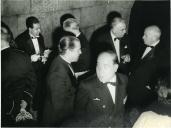 Fotografia de Américo Tomás durante um jantar oferecido na Sala do Capítulo do Mosteiro de Leça do Balio, por ocasião da visita oficial ao norte do país para presidir às comemorações do 40.º Aniversário da Revolução Nacional