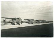 Fotografia de uma frota de seis bimotores De Havilland DH-89 Dragon Rapide