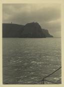 Fotografia do farol do Cabo Espichel, visto do mar