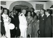 Fotografia de Américo Tomás, acompanhado por Eduardo de Arantes e Oliveira, por ocasião da visita efetuada ao distrito de Bragança