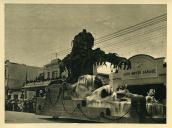 Anexo ao álbum da Viagem Presidencial à África em 1939 - cortejo alegórico - festival nocturno - iluminações em Lourenço Marques