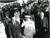 Fotografia de Américo Tomás, acompanhado por Oliveira Salazar, saudando a população em Lisboa