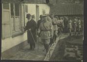 Fotografia de Bernardino Machado, em Mametz (França), durante a visita às tropas do Corpo Expedicionário Português (CEP)