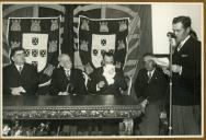 Reportagem fotográfica da visita de Sua Ex.ª o  Sr. Presidente da República General Óscar de Fragoso Carmona na inauguração da Casa da Infância de Mundet  C.ª Lda. no Seixal