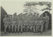 Fotografia de Humberto Delgado com o grupo de oficiais do Curso de Altos Comandos