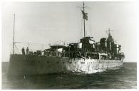 Fotografia dum navio de guerra da Marinha Portuguesa, durante uns exercícios militares