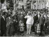 Fotografia de Américo Tomás, acompanhado por Alfredo Rodrigues dos Santos Júnior, por ocasião da visita oficial efetuada ao distrito da Guarda