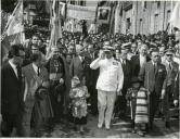 Fotografia de Américo Tomás, acompanhado por Alfredo Rodrigues dos Santos Júnior, por ocasião da visita oficial efetuada ao distrito da Guarda