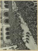 Fotografia inserida no álbum "Comemorações do XX Aniversário da Revolução Nacional: alguns aspectos da chegada a Lisboa de S. Ex.ª o Presidente da República em 28 de Maio de 1946"