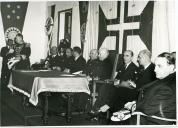 Fotografia de Américo Tomás e Manuel Maria Sarmento Rodrigues, por ocasião da abertura solene do ano lectivo da Escola Naval, no Alfeite em Almada.