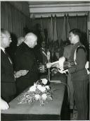 Fotografia de Américo Tomás no Instituto Superior dos Pupilos do Exército, presidindo à sessão solene de abertura do novo ano letivo