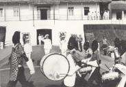 Fotografia de Francisco da Costa Gomes, passando revista às tropas em parada, durante a visita ao comandante-chefe das Forças Armadas da Guiné, António de Spínola, por ocasião da deslocação que efectuou à Guiné