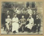 Fotografia de António José de Almeida com um grupo de colegas