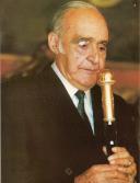 Fotografia de António de Spínola recebendo o bastão de marechal