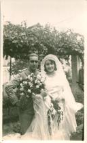 Fotografia de António de Spínola e de Maria Helena Martin Monteiro de Barros, no dia do seu casamento