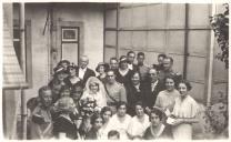 Fotografia de António de Spínola e D. Maria Helena Martin Monteiro de Barros durante a sua festa de casamento