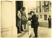Memorando da Empresa Nacional de Publicidade remetendo fotografia de António José de Almeida.