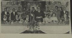 Recorte de imprensa com uma fotografia de Francisco da Costa Gomes acompanhado por Nicolae Ceausescu.