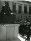 Fotografia do Presidente da República Américo Tomás em Santa Comba Dão, onde inaugura a estátua do presidente do conselho Oliveira Salazar