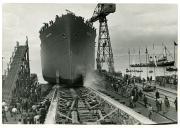 Fotografia da cerimónia de lançamento do navio-tanque “Sameiro”, construído nos Estaleiros Navais do Alfeite