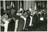 Fotografia de Américo Tomás, em Sintra, por ocasião do banquete oferecido pelo Presidente do Conselho Oliveira Salazar em honra dos oficiais da 12ª Esquadra norte-americana