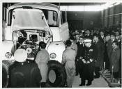 Fotografia de Américo Tomás no Tramagal, inaugurando a fábrica de montagem de camiões Berliet