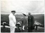 Fotografia de Américo Tomás e Gertrudes Tomás, na Lagoa das Sete Cidades, por ocasião da visita oficial aos Açores.