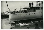 Fotografia do lançamento à água do navio hidrográfico “D. João de Castro”