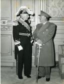 Fotografia de Américo Tomás com o generalíssimo Franco, no Palácio do Oriente, por ocasião da sua visita de Estado a Espanha