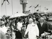 Fotografia de Américo Tomás, por ocasião da cerimónia de inauguração do Aeroporto Internacional de Faro