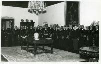 Fotografia de Américo Tomás, no Palácio Nacional de Sintra, por ocasião do almoço oferecido em honra de Sir Neville Syfret, durante a visita da “Home Fleet” a Lisboa