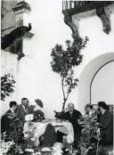 Fotografia de Américo Tomás na visita oficial ao Palácio de Ducal em Vila Viçosa