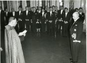 Fotografia de Américo Tomás com o Corpo Diplomático no Palácio Nacional de Queluz