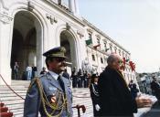 Fotografia de António de Spínola, no exterior do Palácio de São bento, durante uma cerimónia oficial
