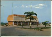 Postal ilustrado com imagem do edifício da Rádio Clube do Uíge